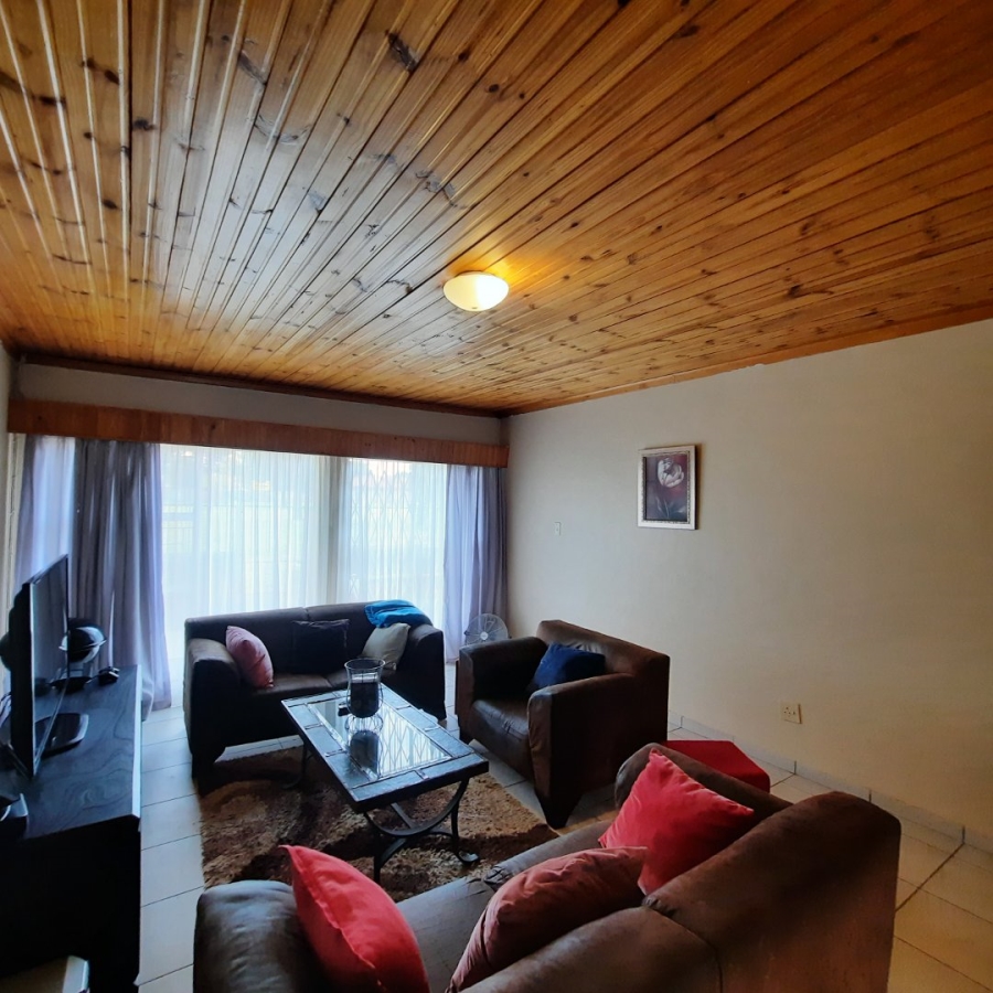 2 Bedroom Property for Sale in Langenhovenpark Free State